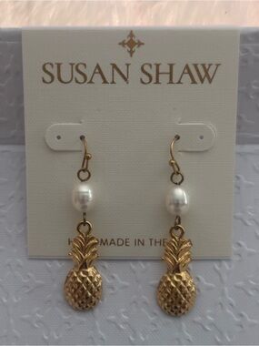 Susan Shaw Gold Pineapple and White Pearl Drop Earrings